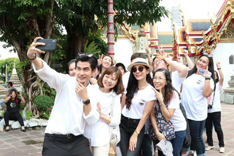 “ฌอห์ณ” หาฤกษ์ดี นำทีมแฟนคลับ ทำบุญ-ไหว้พระ เสริมดวงชะตา