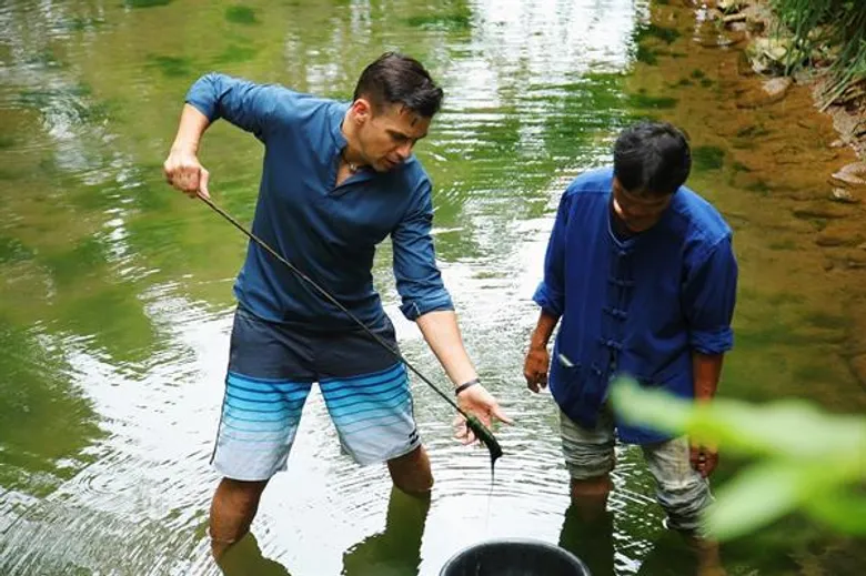 ทีวีไกด์: ชมงานบวชต้นสัก สัมผัสวิถีชาวแพร่ กับฝรั่งอารมณ์ดี “แดเนียล เฟรเซอร์” ในรายการ “หลงรักยิ้ม”
