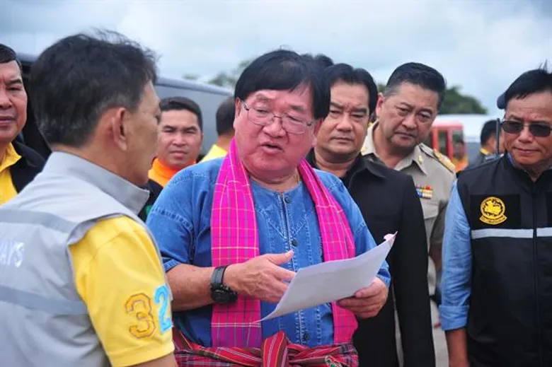 ภาพข่าว: ก.เกษตรฯ ประภัตรลุยอีสานมอบถุงยังชีพ