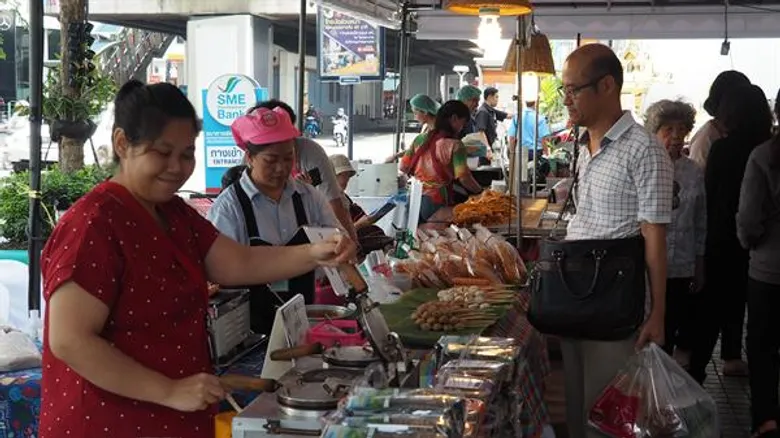 ภาพข่าว: SME D Bank จับมือพันธมิตรปลุกกระแสชอปปิ้ง สร้างรายได้ผู้ประกอบการไทย