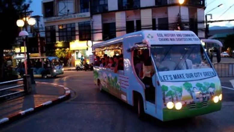 เปิดบ้านชมเมืองเชียงใหม่ กิจกรรมนั่งรถเขียวชมเมือง “Chiang Mai Night Trip”'โครงการท่องเที่ยวเชิงนิเวศประวัติศาสตร์เมืองเก่า