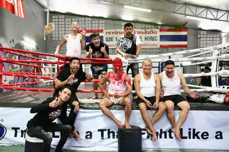 “สมจิตร จงจอหอ” อ่วม! ปะทะแก๊ง “อะจ๊าก” โดนจัดหนัก แลกหมัดฮา จนเลือดอาบหน้า