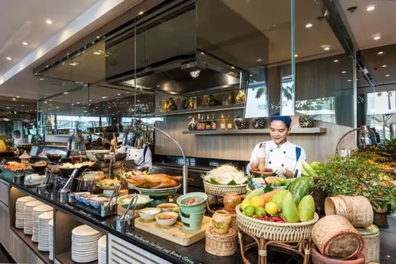 เอร็ดอร่อยไปกับบุฟเฟ่ต์นานาชาติมื้อค่ำ ณ ห้องอาหารริเวอร์บาร์จ โรงแรมชาเทรียม ริเวอร์ไซด์ กรุงเทพฯ