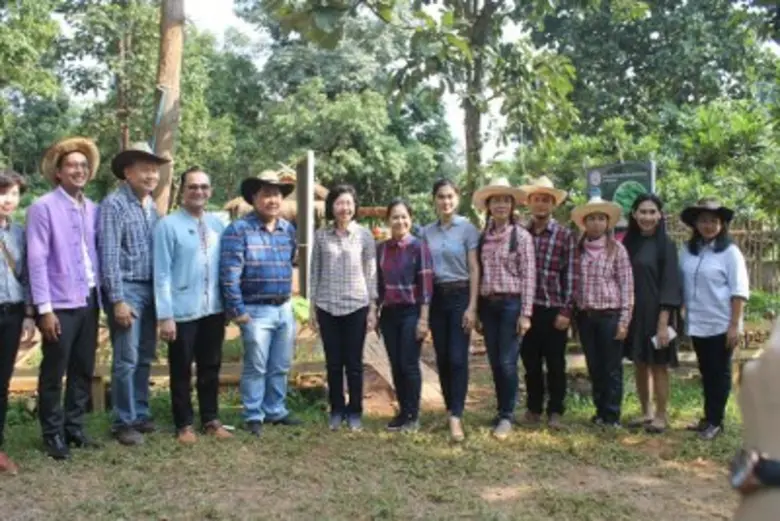 อธิบดีกรมส่งเสริมและพัฒนาคุณภาพชีวิตคนพิการ เปิดตัวกิจกรรม“ศาสตร์พระราชาสู่เกษตรพอเพียงเพื่อการพัฒนาศักยภาพและอาชีพคนพิการ” นำร่องที่หยาดฝนฟาร์ม เชียงใหม่เพื่อให้คนพิการและครอบครัว อยู่ร่วมกับสังคมได้อย่างมีความสุขและยั่งยืน
