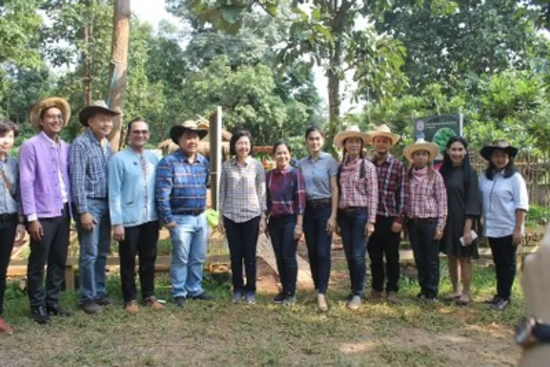 อธิบดีกรมส่งเสริมและพัฒนาคุณภาพชีวิตคนพิการ เปิดตัวกิจกรรม“ศาสตร์พระราชาสู่เกษตรพอเพียงเพื่อการพัฒนาศักยภาพและอาชีพคนพิการ” นำร่องที่หยาดฝนฟาร์ม เชียงใหม่เพื่อให้คนพิการและครอบครัว อยู่ร่วมกับสังคมได้อย่างมีความสุขและยั่งยืน