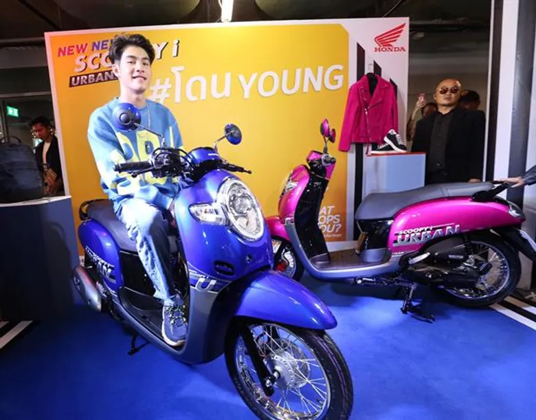 ฮอนด้าเปิดตัว “นิว สกู๊ปปี้ ไอ” ทั้งแบบล้อ 12 นิ้ว และ 14 นิ้ว ดีไซน์โดดเด่นไม่เหมือนใครพร้อมดึง เดอะทอยส์-ธันวา และ เจ้านาย-จินเจษฎ์ พรีเซนเตอร์ใหม่ร่วมถ่ายทอดคาแรคเตอร์