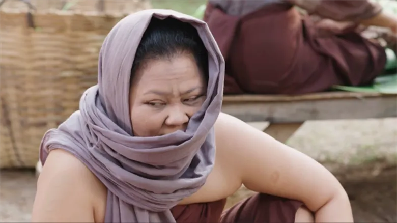 “พี่พลับ” คนดีศรีอยุธยา ไม่ว่าจะโดนอะไรพลับยอมแล้วจ้า! ตกกระไดพลอยโจนไปกับแม่หญิงโอปอล ใน ”ลิขิตแห่งจันทร์”