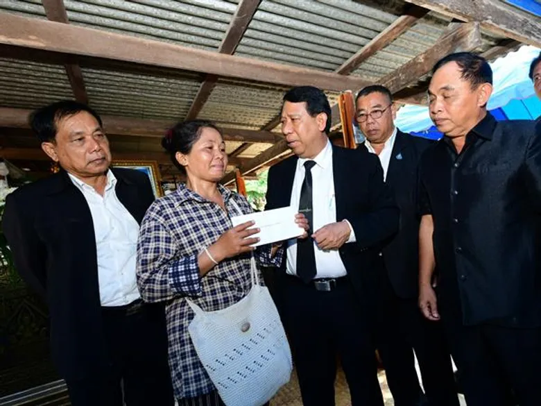 เลขาอาชีวะสั่งการระดมให้ช่วยเหลือครอบครัวนักศึกษาวิทยาลัยเทคนิคศรีสะเกษเต็มที่