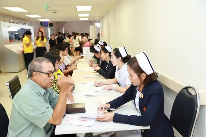 โรงพยาบาลจุฬาภรณ์ ร่วมรณรงค์วันหัวใจโลก ฮีโร่หัวใจเป็นได้ทุก Gen ชวนผู้ป่วยลิ้นหัวใจเข้าร่วมโครงการ “เปลี่ยนลิ้นหัวใจเอ-ออร์ติกเทียมผ่านสายสวน” โดยไม่เสียค่าใช้จ่าย พร้อมจัดเสวนาให้ความรู้เพื่อป้องกันโรคหัวใจกับประชาชนทุกวัย