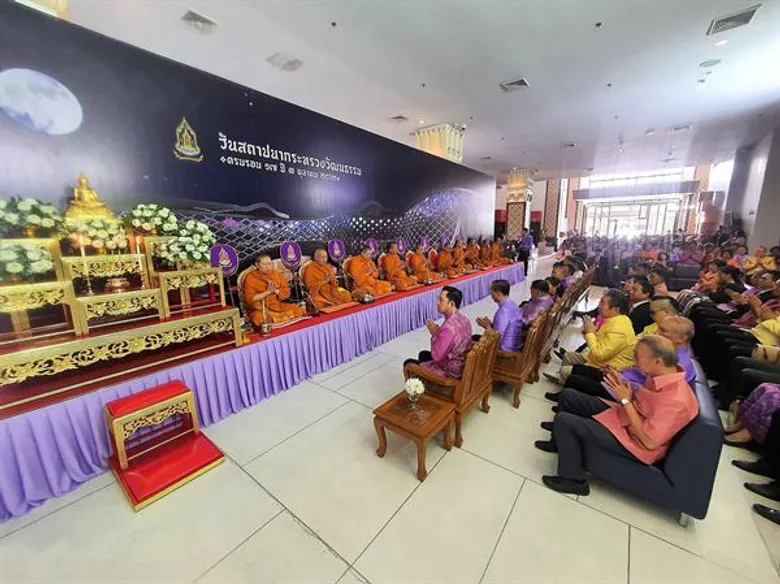 วธ.มอบรางวัล "วัฒนคุณาธร" เชิดชูเกียรติผู้ทำคุณประโยชน์ด้านวัฒนธรรม ประจำปี 2562 คณะสงฆ์-ผู้ผลิตสื่อ-ปราชญ์ชาวบ้าน-ศิลปินพื้นบ้าน ขึ้นรับรางวัล ขอนแก่น ฉะเชิงเทรา นราธิวาส พะเยา พิษณุโลก สงขลา สิงห์บุรี และอุดรธานี คว้ารางวัล สวจ.ดีเด่น