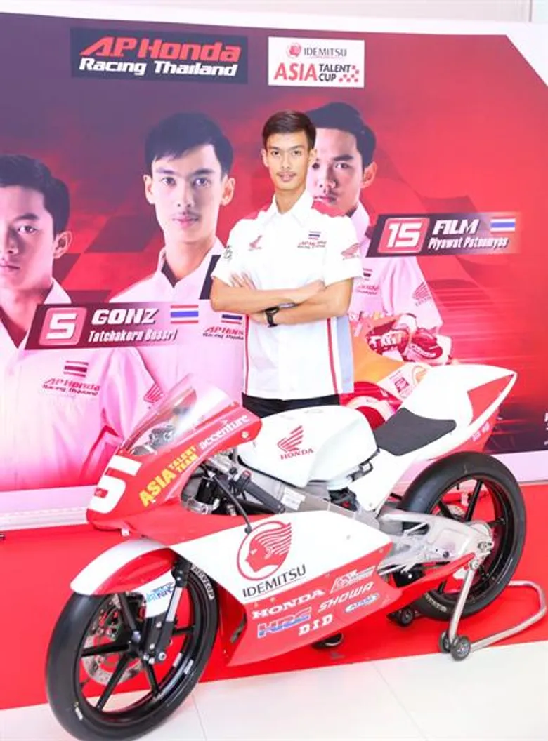 จับตา 3 นักบิดดาวรุ่ง “ก๊องส์-บิว-ฟิล์ม” จาก เอ.พี.ฮอนด้า ดาวเด่นวงการมอเตอร์สปอร์ตเมืองไทย เตรียมแจ้งเกิดซับพอร์ตเรซในศึกโมโตจีพีที่บุรีรัมย์