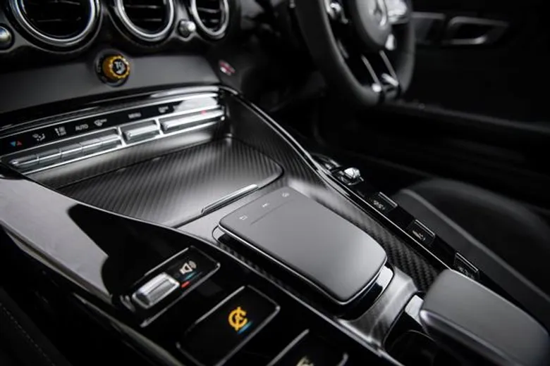เมอร์เซเดส-เบนซ์ เดินเกมรุกตลาดรถยนต์สมรรถนะสูงต่อเนื่อง เปิดตัว Mercedes-AMG GT R โฉมใหม่ สปอร์ตสายพันธุ์แรง