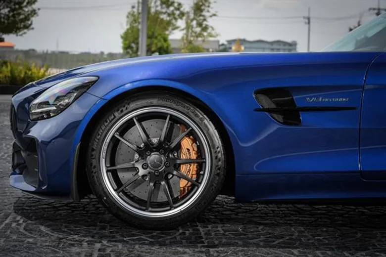 เมอร์เซเดส-เบนซ์ เดินเกมรุกตลาดรถยนต์สมรรถนะสูงต่อเนื่อง เปิดตัว Mercedes-AMG GT R โฉมใหม่ สปอร์ตสายพันธุ์แรง