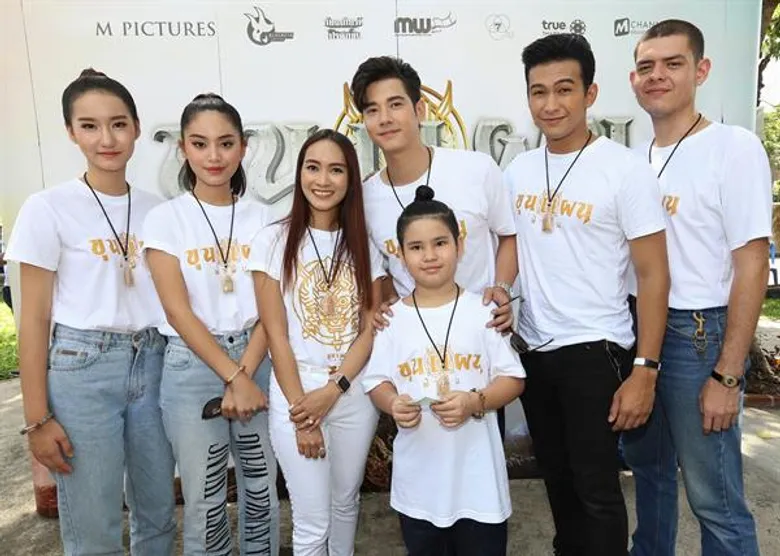 “มาริโอ้” นำทีมนักแสดงจากภาพยนตร์ “ขุนแผน ฟ้าฟื้น” ถวายดาบ วัดแค จ.สุพรรณบุรี