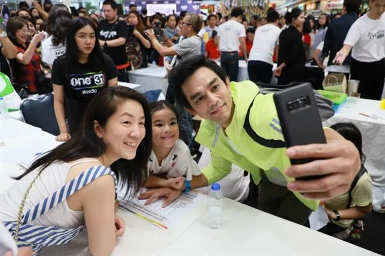 “ช่องวัน31” ขนทัพศิลปินดารา จำหน่ายเสื้อยืดระดมทุน “วันสร้างสุข” ฟื้นฟูผู้ประสบภัยน้ำท่วม!!