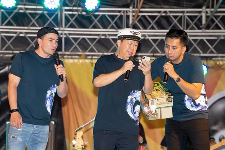 แจกจริงถึงที่กับ “อิชิตัน ยกลัง ลุ้นรถ รวยทอง ภาค 2”!! “บอล-ตั๊ก” ชวน “คุณตัน” บุกตลาดนัดนินจา อมตะ ชลบุรี มอบโตโยต้า ฟอร์จูนเนอร์ ให้ผู้โชคดี!!