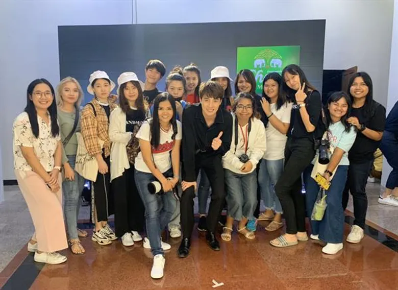 “มีน – พีรวิชญ์” ปลื้มใจ! แฟนคลับแห่เชียร์ล้นกองถ่ายเปิดซิงควิซโชว์ครั้งแรก ใน “ตกสิบหยิบล้านกำลัง 2”