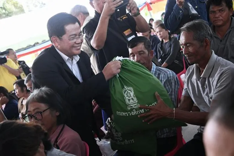 อาชีวะร่วมจัดกิจกรรม ศธ. จัดอาชีวะอาสา Fix it Center "กระทรวงศึกษาธิการเพื่อประชาชน ซ่อม สร้าง ล้างใหม่ เพื่อช่วยเหลือผู้ประสบอุทกภัยจังหวัดอุบลราชธานี"