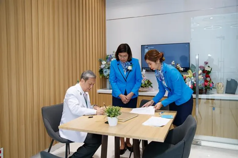 ธนาคารกรุงไทย เปิดศูนย์บริการที่โรงพยาบาลศิริราช พร้อมมอบเงินบริจาค 40 ล้านบาท