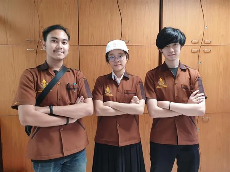 นศ.สถาปัตย์ ม.อ.ตรัง คว้า “รางวัลผลงานโดดเด่น” ผลิตวีลแชร์สามล้อเพื่อคนพิการ แรงบันดาลใจจาก “รถตุ๊กๆ หัวกบ เมืองตรัง”