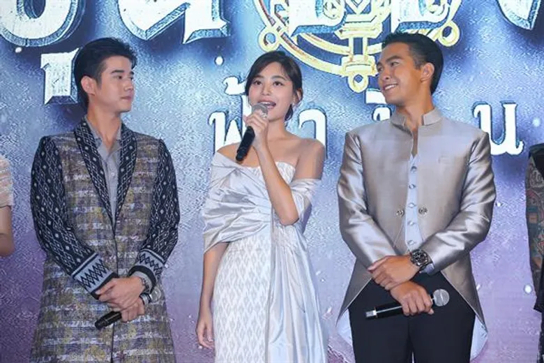 “เอ็ม พิคเจอร์ส” และ “บีฮีมอธ แคปปิตอล” เนรมิตตลาด "ยูท่า" กลางห้างเปิดรอบปฐมทัศน์ สุดอลังการ ภาพยนตร์ฟอร์มยักษ์แห่งปี “ขุนแผน ฟ้าฟื้น”
