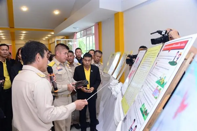 รมช.ธรรมนัส ลงพื้นที่ติดตามความก้าวหน้าการดำเนินงานพื้นที่ คทช. สุราษฎร์ธานี พร้อมมอบเอกสารสิทธิ์ ส.ป.ก. 4-01 แก่เกษตรกร 350 ราย