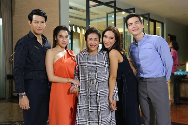 “พลอย เฌอมาลย์” ควง “นิว วงศกร” โชว์ทะเบียนสมรส เย้ยหน้า “หยาดทิพย์” แสบถึงทรวง!!