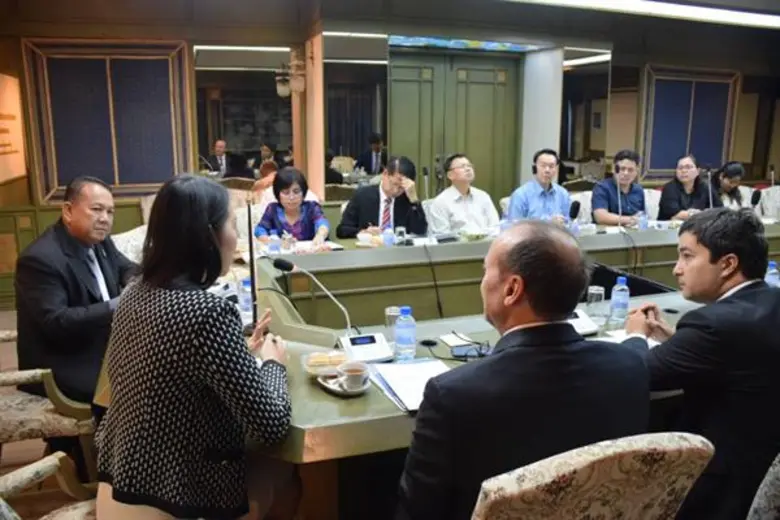 กรมประมง พร้อมเจ้าหน้าที่กรมประมง ให้การต้อนรับ Mr.Steve Trent ผู้อำนวยการมูลนิธิ Environmental Justice Foundation (EJF) จากสหภาพยุโรป