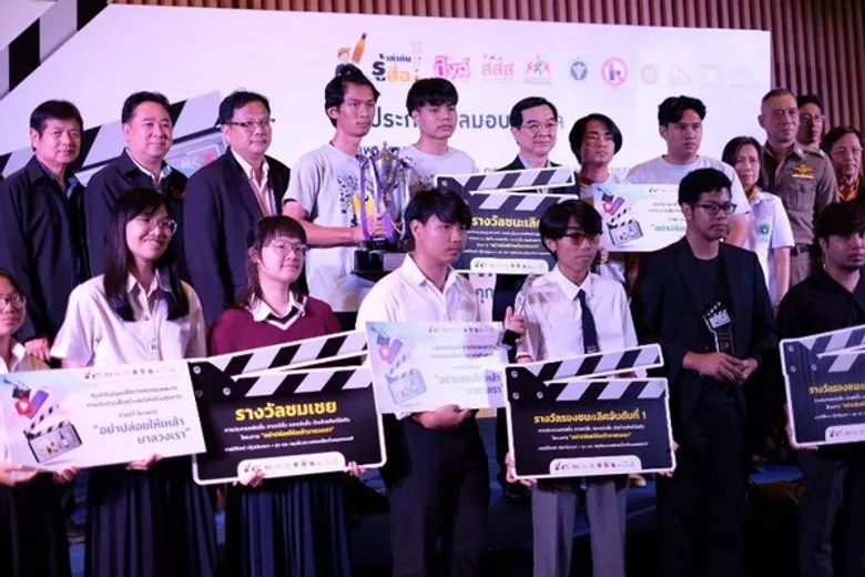 เด็กฟิล์ม ม.ศรีปทุม เจ๋ง! โชว์ผลงาน Drink & Drive Story คว้ารางวัลหนังสั้นด้วยโทรศัพท์มือถือ “อย่าปล่อยให้เหล้ามาลวงเรา”
