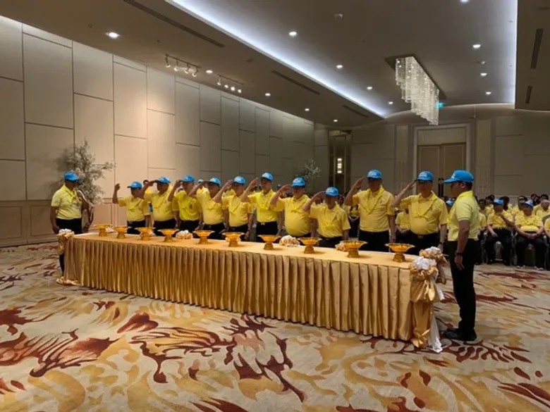 หอการค้าไทย-จีน สมาคมแต้จิ๋วแห่งประเทศไทย และสมาคมชาวไทยเชื้อสายจีนต่างๆ เข้าพิธีรับพระราชทานสิ่งของแก่ผู้สมัครจิตอาสาพระราชทาน 904 วปร.