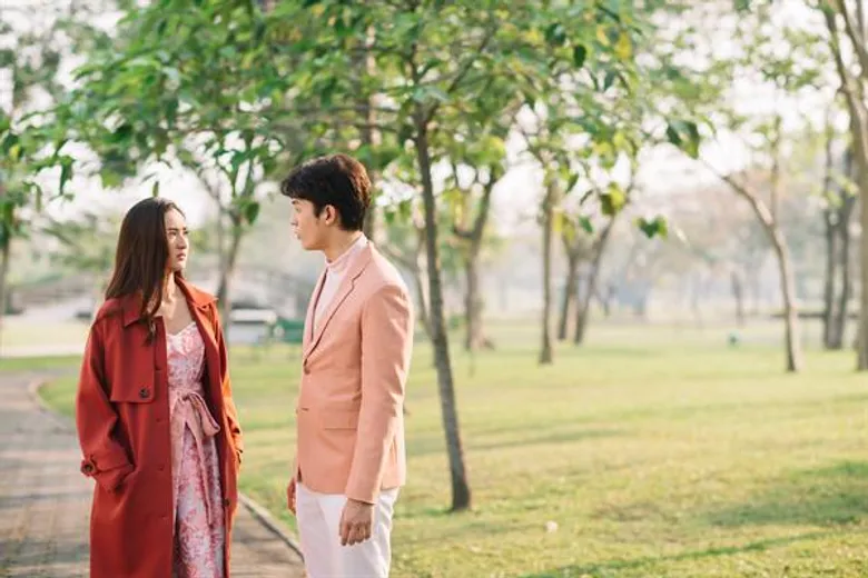 “อาย กมลเนตร” หนึ่งมุมมองดาวร้ายสีเทา “พราวรุ้ง” เพื่อนสนิทคิดไม่ซื่อ ใน “ลิขิตรักข้ามดวงดาว”