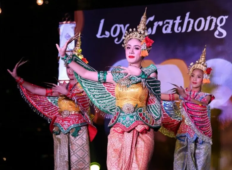 ฉลองวันลอยกระทงริมแม่น้ำเจ้าพระยา สัมผัสเสน่ห์วิถีล้านนา ดินเนอร์พร้อมพลุและการแสดงสุดยิ่งใหญ่ ณ โรงแรม รอยัล ออคิด เชอราตัน