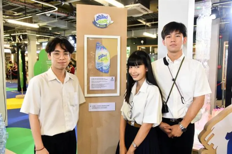 ซันไลต์ ต่อยอดนโยบาย “ปฏิวัติพลาสติก” สู่คนรุ่นใหม่ สร้างความยั่งยืนด้านสิ่งแวดล้อมเปิดนิทรรศการผลงานศิลปะสร้างสรรค์จากขยะพลาสติกโดยนักศึกษา 3 สถาบันพร้อมสมทบรายได้จากซันไลต์ ลิมิเต็ด อิดิชั่น หนุนโครงการจัดการขยะในชุมชนชายทะเล
