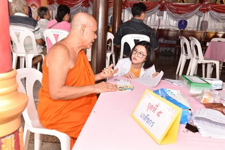 รพ.ราชวิถี จัดกิจกรรม ออกหน่วยแพทย์เคลื่อนที่ตรวจสุขภาพ - ให้ความรู้ฯ แก่พระสงฆ์ และประชาชนในชุมชนฯ