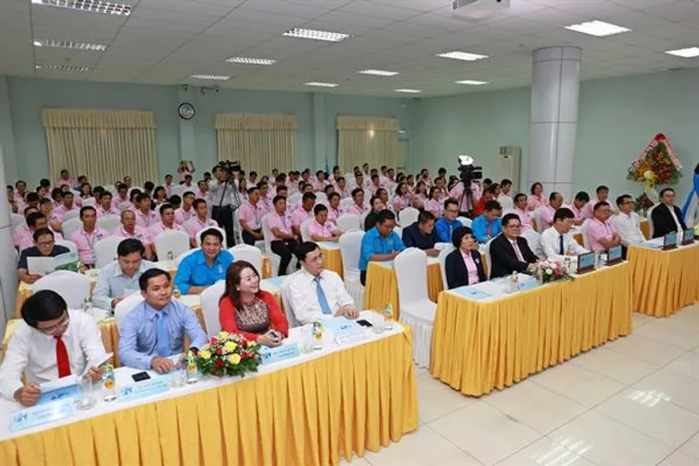 กรรมการผู้จัดการ ซี.พี. เวียดนาม รับเหรียญเกียรติคุณ เพื่อเยาวชน