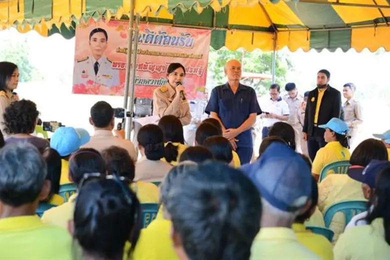 รัฐมนตรีช่วยฯ มนัญญา ติดตามสถานการณ์การระบาดของโรคไหม้คอรวงข้าวในพื้นที่จังหวัดสุรินทร์ พร้อมเตรียมมาตรการช่วยเหลือ และลงพื้นที่ให้กำลังใจเกษตรกรที่ได้รับผลกระทบ