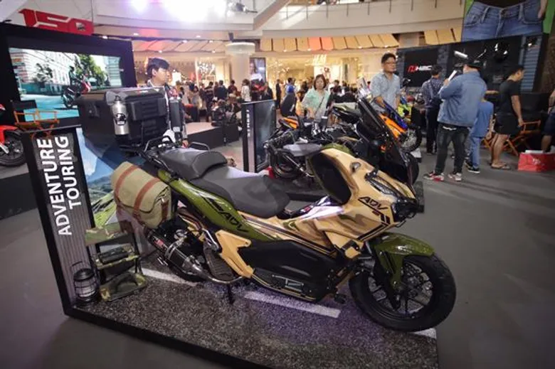 กระหึ่ม! วงการรถจักรยานยนต์ ฮอนด้า เปิดตัว New ADV150 สตรีทแอดเวนเจอร์ เอ.ที. ครั้งแรกในเมืองไทย