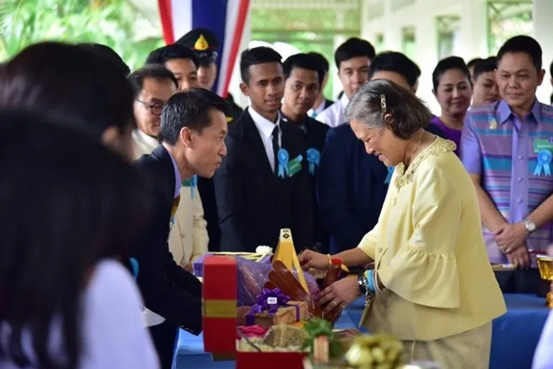 คณาจารย์และนักศึกษา ม.ศรีปทุม ชลบุรี ทูลเกล้าฯ ถวายของที่ระลึก สมเด็จพระกนิษฐาธิราชเจ้า กรมสมเด็จพระเทพรัตนราชสุดาฯ สยามบรมราชกุมารี และร่วมบรรเลงในวงมหาดุริยางค์นิสิตนักศึกษา