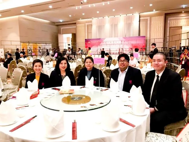 คณะผู้บริหาร ม.ศรีปทุม ร่วมงานฉลองครบรอบ 20 ปีการจัดตั้งสมาพันธ์ศิลปินไทย-จีน
