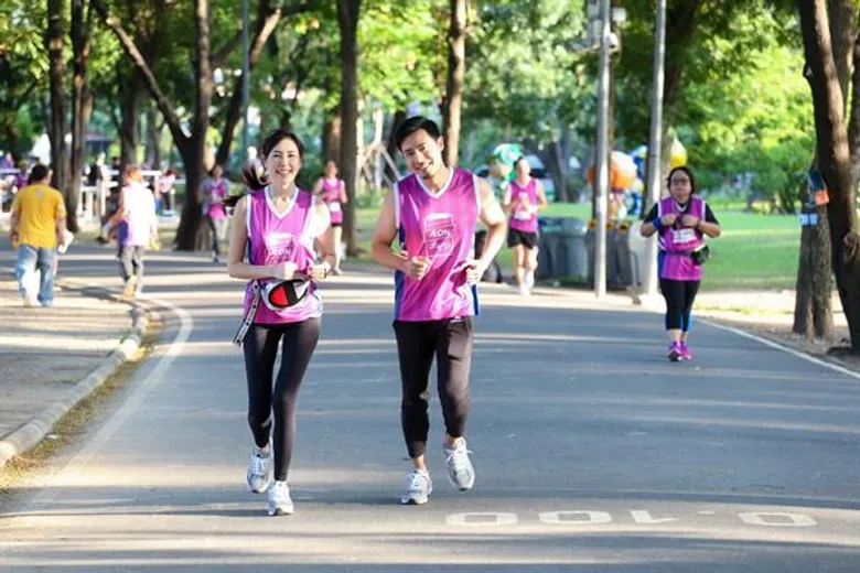 “เชน - แพร” คู่รักสายเฮลท์ตี้ นำทัพนักวิ่งใจบุญร่วมกิจกรรมวิ่งการกุศล AEON MINI MARATHON #3
