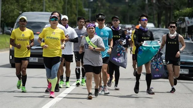 ประมวลภาพความสำเร็จเหล่าดารา คนดัง และคนไทยออกมา #กล้าก้าว เพื่อสร้างพลังเล็ก ๆ และความหวังให้ 7 โรงพยาบาลภาคใต้