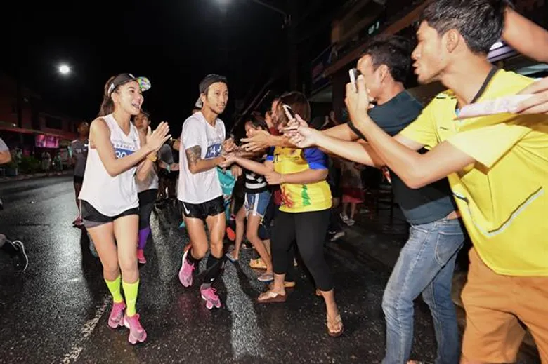 ประมวลภาพความสำเร็จเหล่าดารา คนดัง และคนไทยออกมา #กล้าก้าว เพื่อสร้างพลังเล็ก ๆ และความหวังให้ 7 โรงพยาบาลภาคใต้