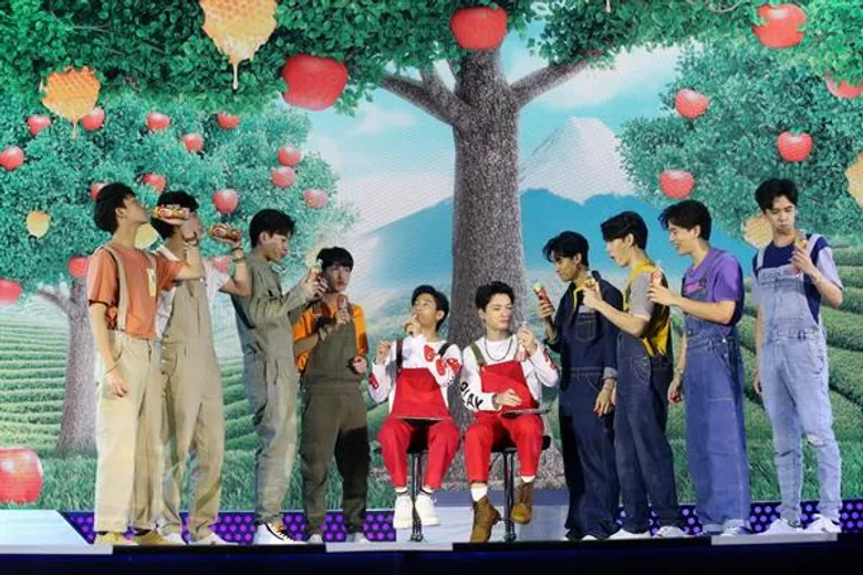 โออิชิ จัดใหญ่!! ดึง คริส-สิงโต นำทีม 10 หนุ่มฮอต GMM Teen Idols นั่งแท่นพรีเซนเตอร์ เปิดแคมเปญ “Oishi X ROV รับยกเซ็ท 5 สกินญี่ปุ่น”