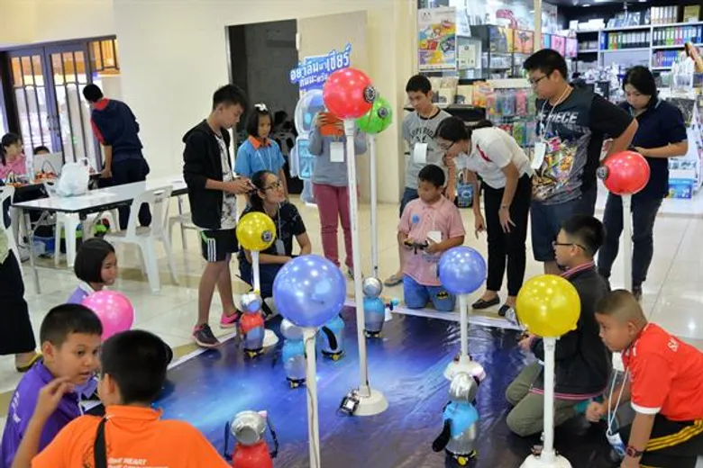 สุพรีม คอมเพล็กซ์ ร่วมกับ สพฐ. และคณะครุศาสตร์อุตสาหกรรมและเทคโนโลยี สจล. จัดแข่งหุ่นยนต์อัตโนมัติ “ROBOTS IN SPACE” คนชนะลุ้นแข่งระดับนานาชาติ IRO 2019