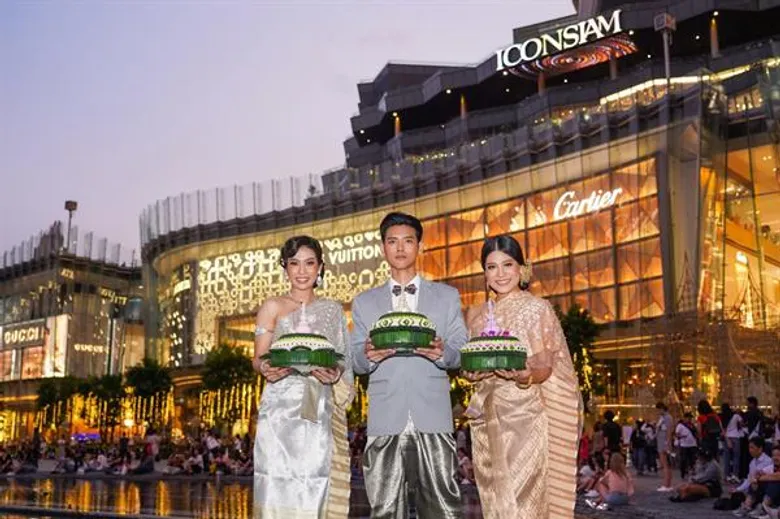 ไอคอนสยาม ร่วมกับ การท่องเที่ยวแห่งประเทศไทย จัดมหาปรากฏการณ์เทศกาลลอยกระทงริมสายน้ำแห่งประวัติศาสตร์เจ้าพระยา ณ ไอคอนสยาม ถนนเจริญนคร