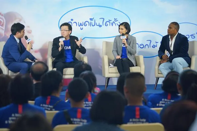 สร้างสรรค์สังคมอย่างยั่งยืน ด้วยการส่งต่อคำพูดที่ดีต่อกัน บริษัท กรุงเทพดุสิตเวชการ จำกัด (มหาชน) หรือ BDMS จัดงานเสวนา Dek Talk by BDMS ในหัวข้อ “Shared Kindness - คำพูดสร้างสรรค์ สร้างสังคมน่าอยู่” ที่ได้รับแรงบันดาลใจจากเด็กๆ ในชุมชน