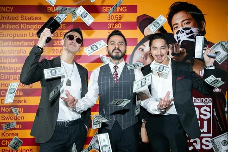 MONO FILM เปิดรอบปฐมทัศน์หนังปล้นสุดมันส์ “The Exchange โจรปล้นโจร” “เป้ อารักษ์&คิทตี้ ชิชา” จัดเต็มแอ็คชั่นเฉือนคม!!