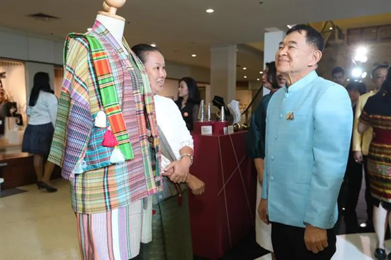 รมช.พาณิชย์ กำชับ SACICT ดันไทยเป็น ฮับงานศิลปหัตถกรรมอาเซียน