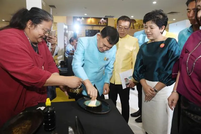 รมช.พาณิชย์ กำชับ SACICT ดันไทยเป็น ฮับงานศิลปหัตถกรรมอาเซียน