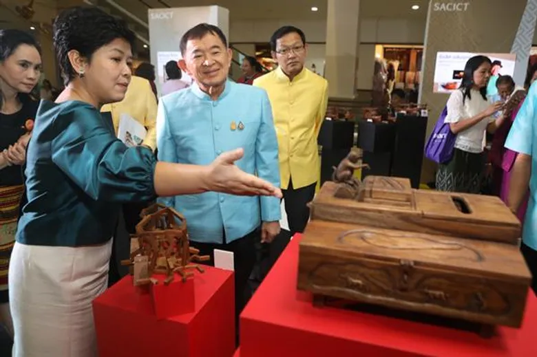 รมช.พาณิชย์ กำชับ SACICT ดันไทยเป็น ฮับงานศิลปหัตถกรรมอาเซียน